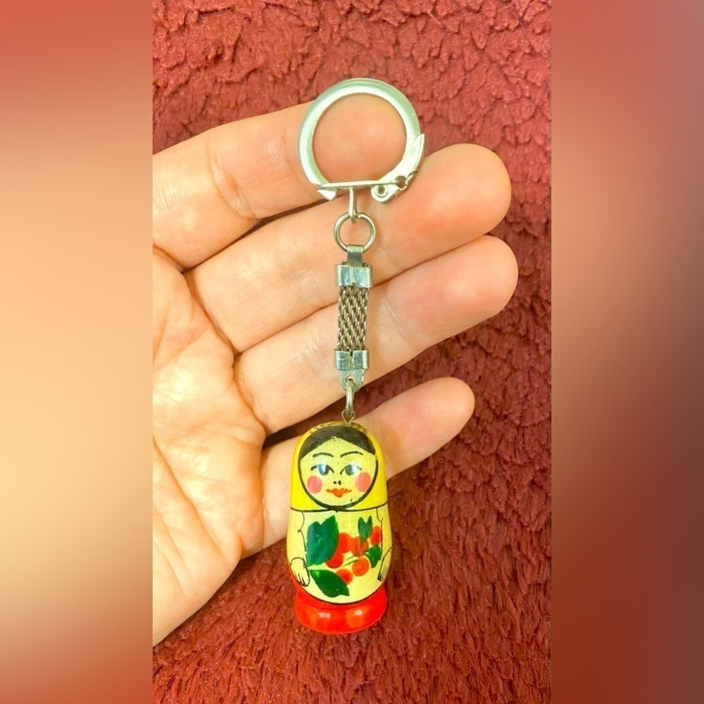 Colorful Matryoshka Doll Keychain . Vintage souvenir from Soviet Union 🤗